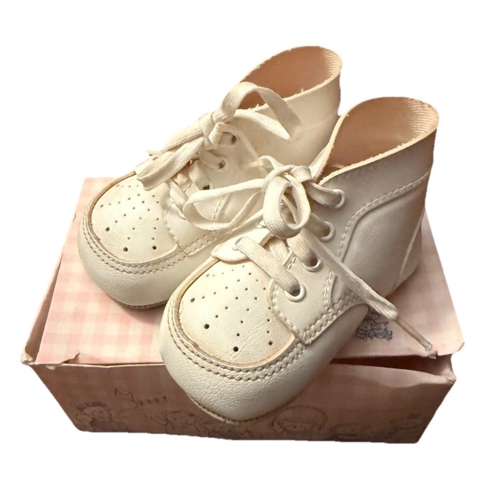 Vintage Buster Brown Baby Shoes White Leather Size 2 E with Original Box